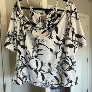 Women’s Worthington Cold Shoulder blouse XL